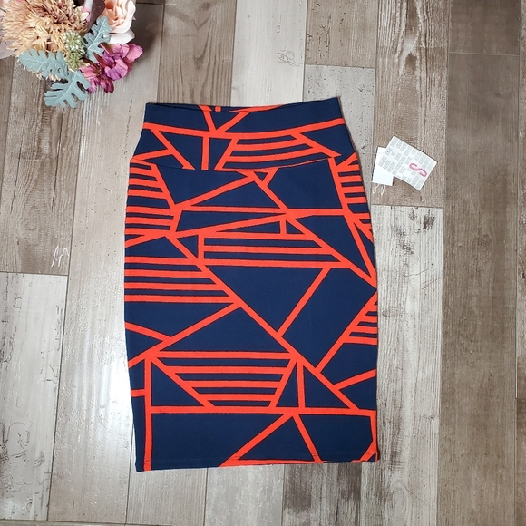 NWT LULAROE Cassie Pencil Skirt Women's Size Small Navy & Red Geometric Pattern - Picture 1 of 13